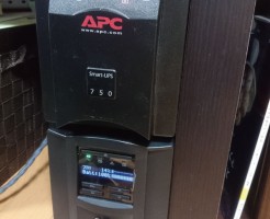 APC Smart-UPS750画像１